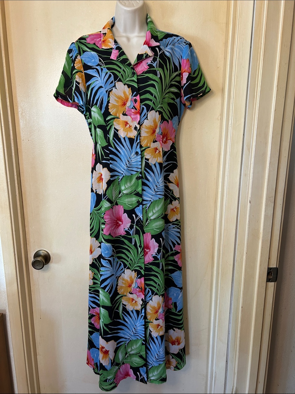 Emma James Black Tropical Floral Button-Front Maxi Dress size 8
